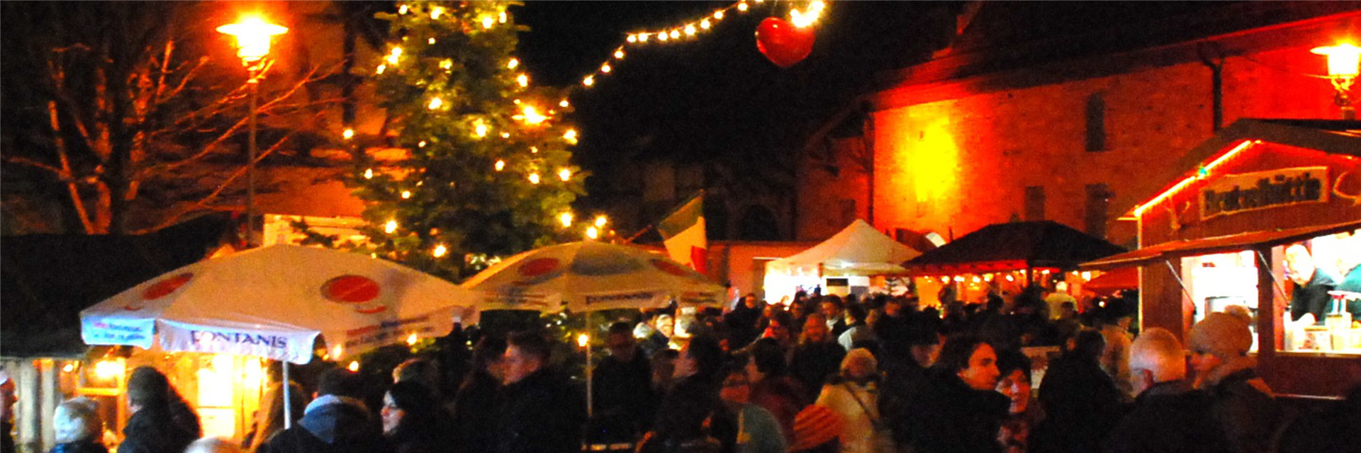 Abendstimmung im Posthof beim Illinger Weihnachtsmarkt
